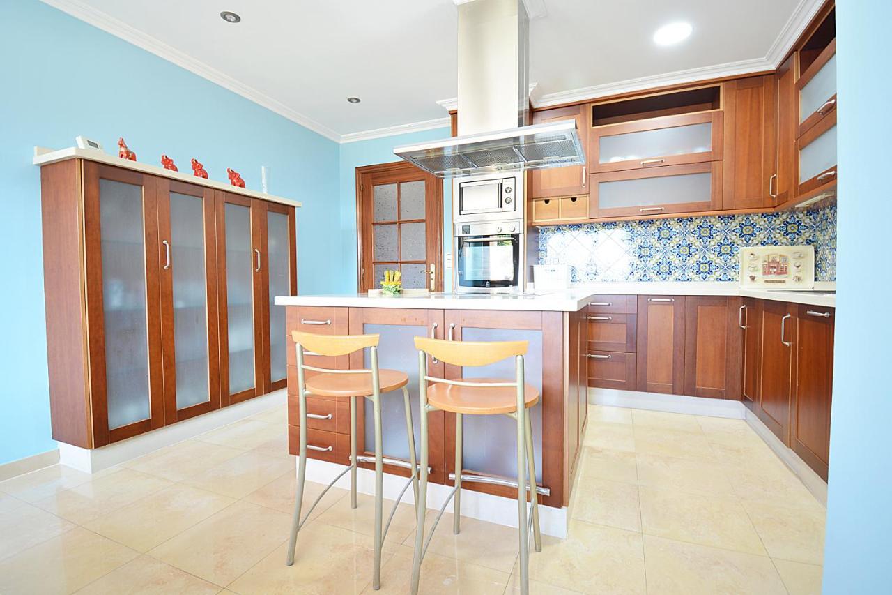 Galihost - Casa Con Precioso Jardin En Vilanova De Arousa Exterior foto